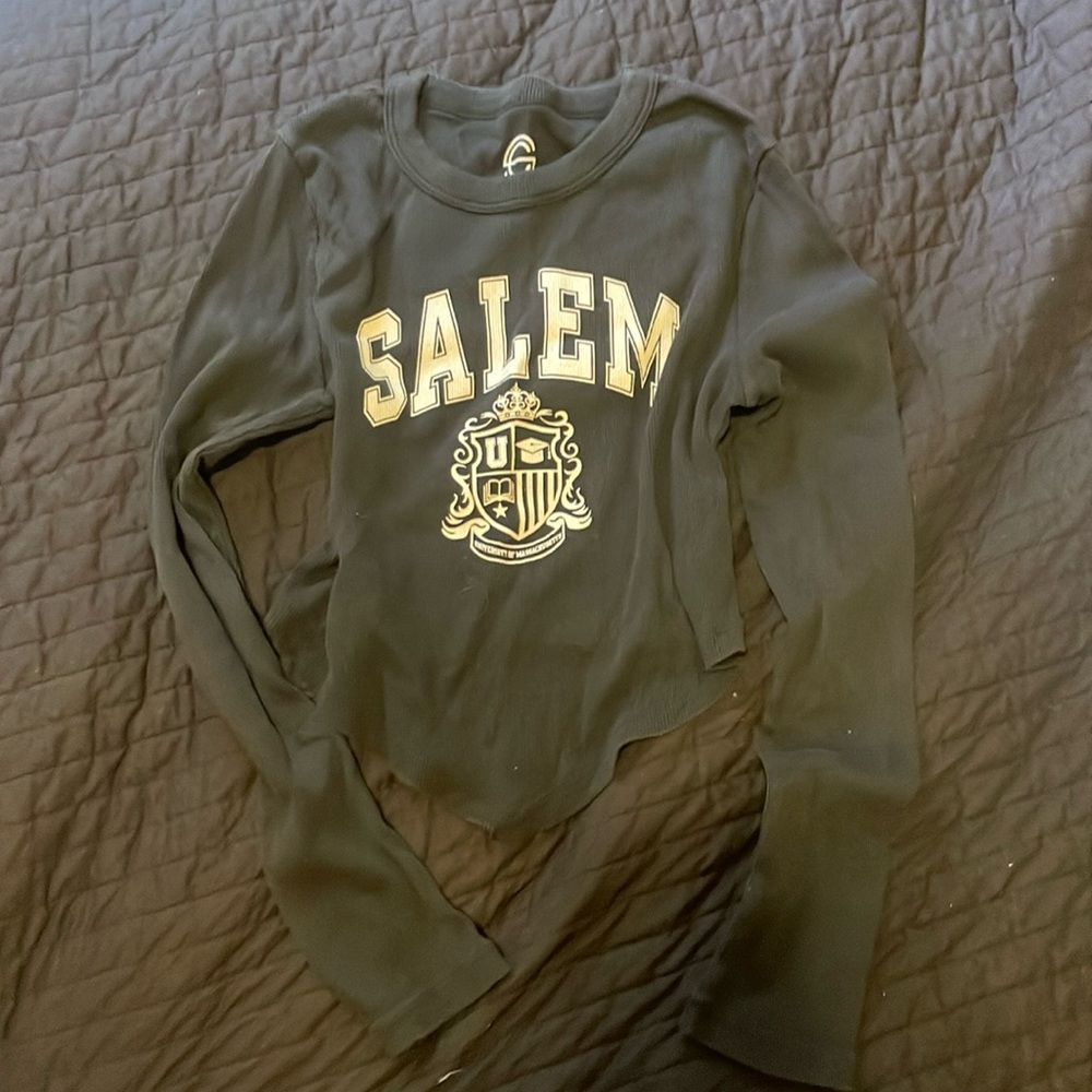 Salem crop top size XL fits smaller